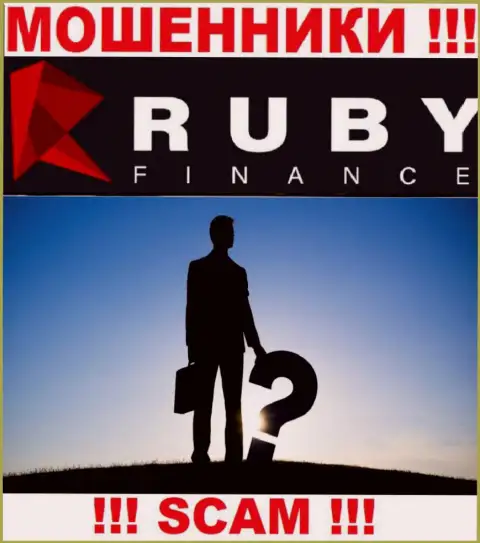 Намерены узнать, кто конкретно управляет организацией RubyFinance ? Не получится, такой информации нет